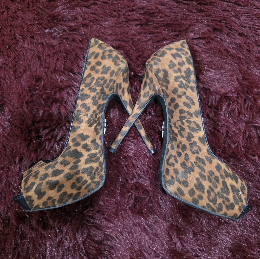 Jennifer Lopez Brown Leopard Print Heels